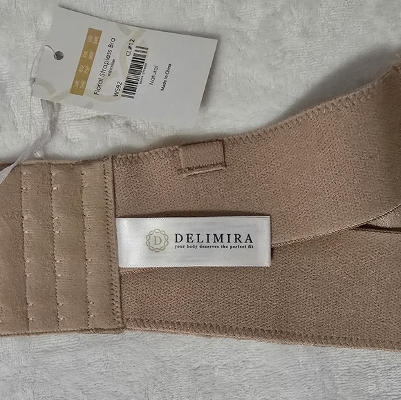 Elegant Lace Strapless Bra in Tan - Picture 8 of 9